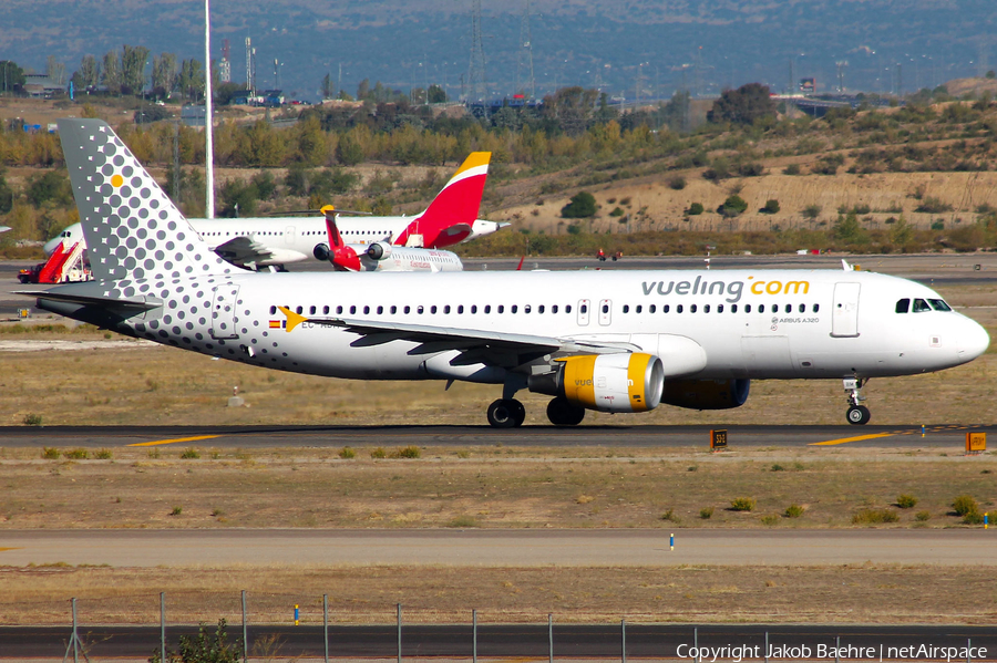 Vueling Airbus A320-214 (EC-MBM) | Photo 196108