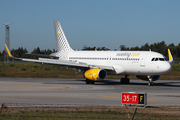 Vueling Airbus A320-232 (EC-MBS) at  Porto, Portugal