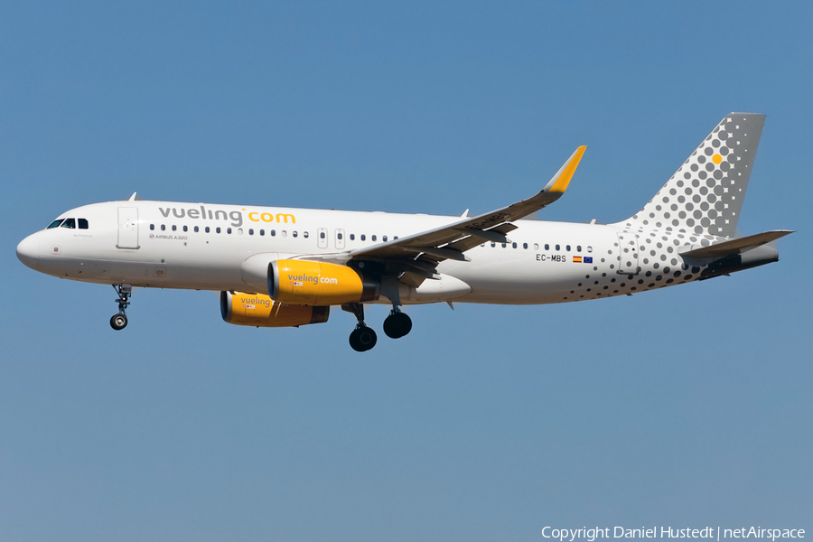 Vueling Airbus A320-232 (EC-MBS) | Photo 513362