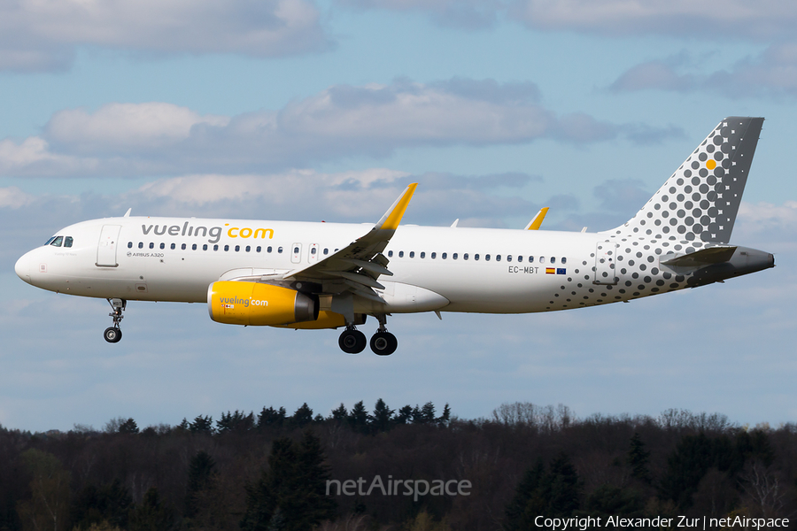 Vueling Airbus A320-232 (EC-MBT) | Photo 389065