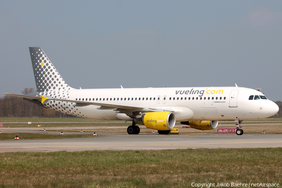 Vueling Airbus A320-214 (EC-MBY) | Photo 138707