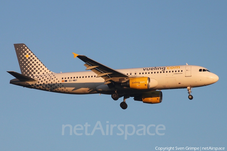 Vueling Airbus A320-214 (EC-MBY) | Photo 74564