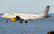 Vueling Airbus A320-214 (EC-MBY) at  Gran Canaria, Spain