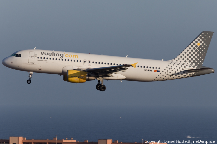 Vueling Airbus A320-214 (EC-MBY) | Photo 413383