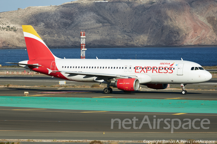 Iberia Express Airbus A320-214 (EC-MCB) | Photo 502335