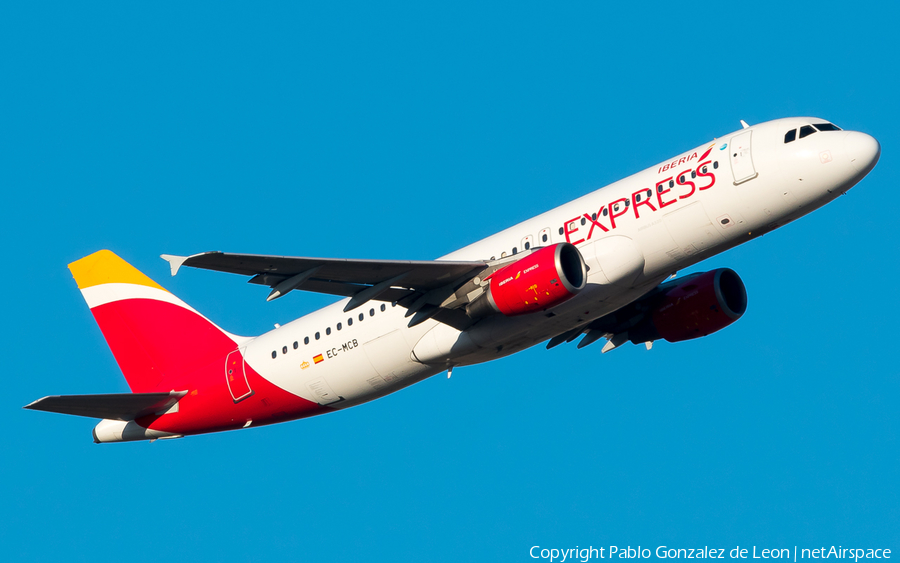 Iberia Express Airbus A320-214 (EC-MCB) | Photo 350632