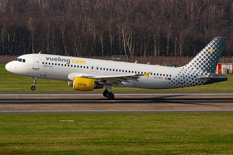 Vueling Airbus A320-214 (EC-MCU) at  Hamburg - Fuhlsbuettel (Helmut Schmidt), Germany