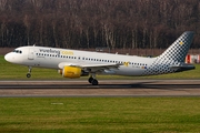 Vueling Airbus A320-214 (EC-MCU) at  Hamburg - Fuhlsbuettel (Helmut Schmidt), Germany