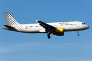 Vueling Airbus A320-214 (EC-MCU) at  London - Heathrow, United Kingdom