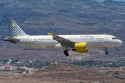 Vueling Airbus A320-214 (EC-MCU) at  Gran Canaria, Spain