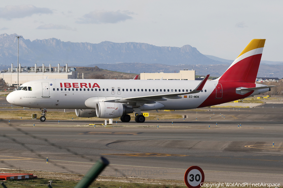 Iberia Airbus A320-214 (EC-MDK) | Photo 674030