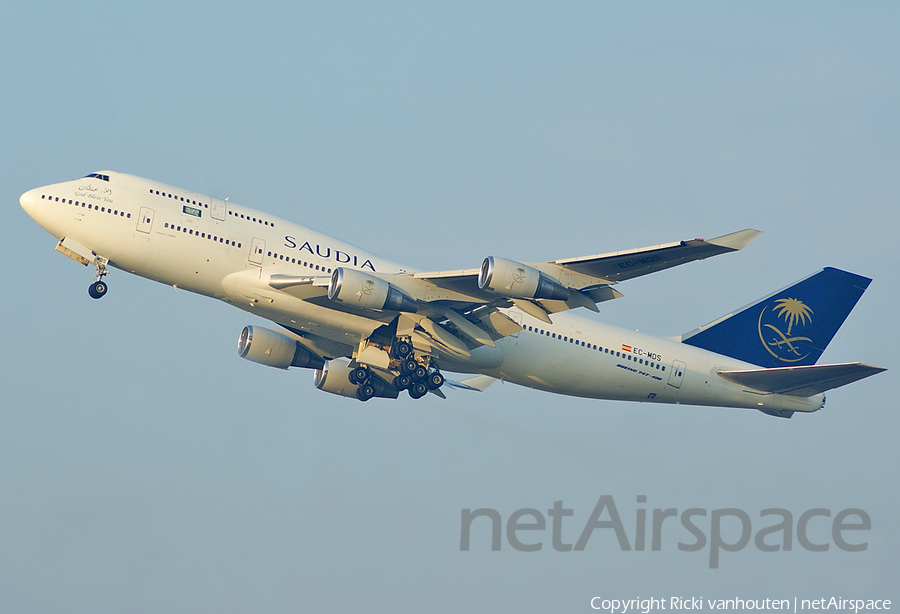 Saudi Arabian Airlines (Wamos Air) Boeing 747-419 (EC-MDS) | Photo 366028