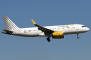 Vueling Airbus A320-232 (EC-MDZ) at  Amsterdam - Schiphol, Netherlands