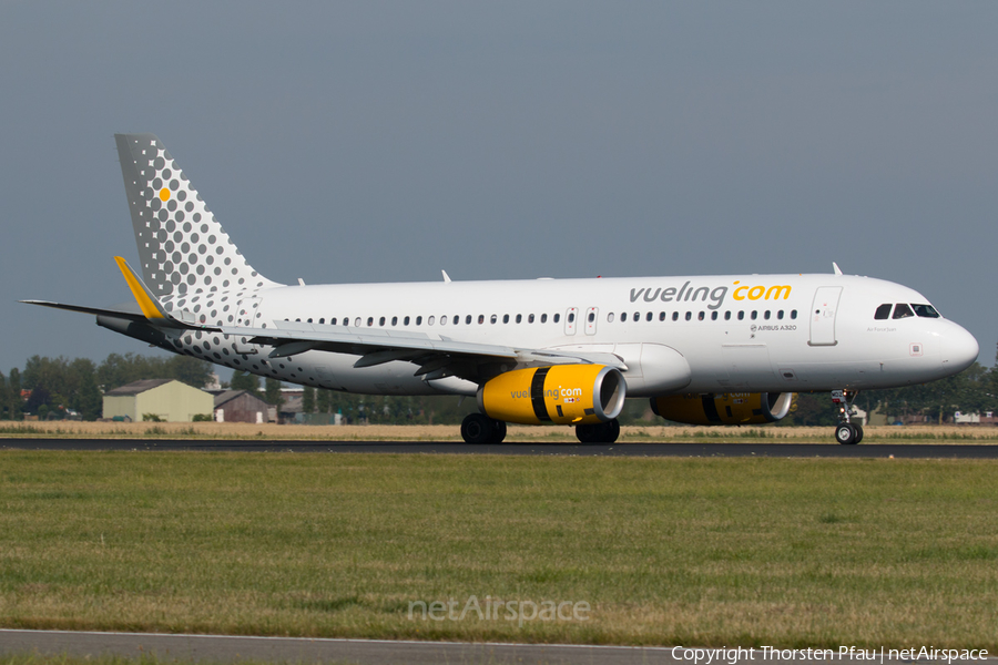 Vueling Airbus A320-232 (EC-MDZ) | Photo 82229