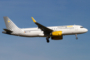 Vueling Airbus A320-232 (EC-MDZ) at  Hamburg - Fuhlsbuettel (Helmut Schmidt), Germany