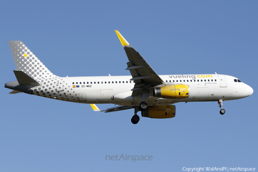 Vueling Airbus A320-232 (EC-MDZ) | Photo 576070