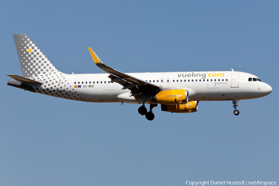 Vueling Airbus A320-232 (EC-MDZ) | Photo 634068