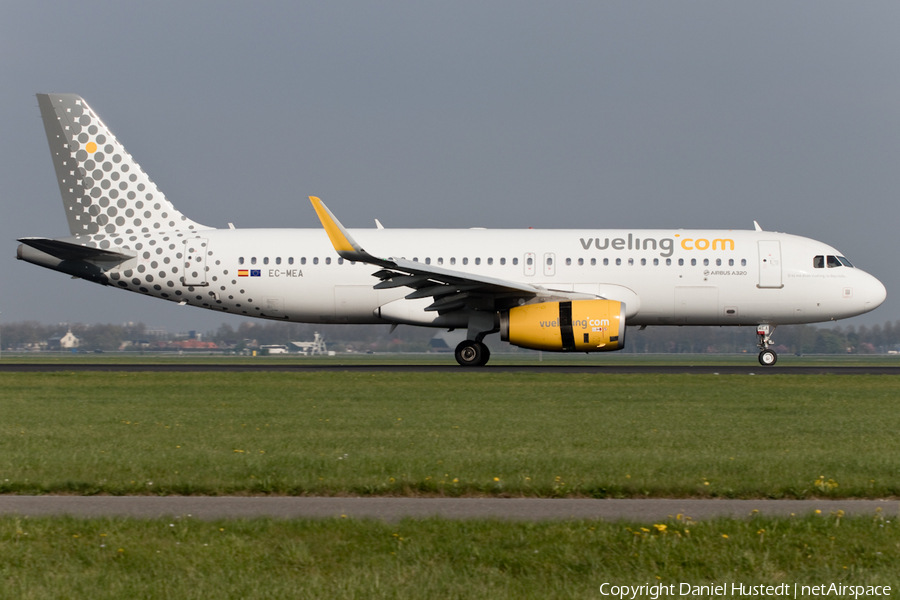 Vueling Airbus A320-232 (EC-MEA) | Photo 426370