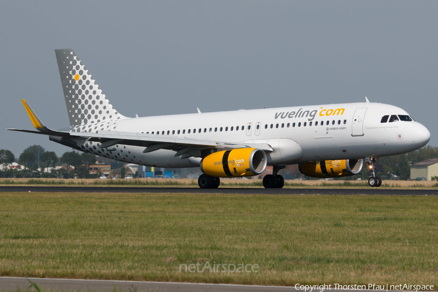 Vueling Airbus A320-232 (EC-MEA) | Photo 82216