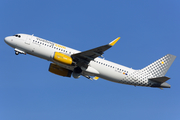 Vueling Airbus A320-232 (EC-MEA) at  Barcelona - El Prat, Spain