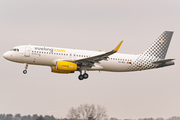 Vueling Airbus A320-232 (EC-MEA) at  Hamburg - Fuhlsbuettel (Helmut Schmidt), Germany