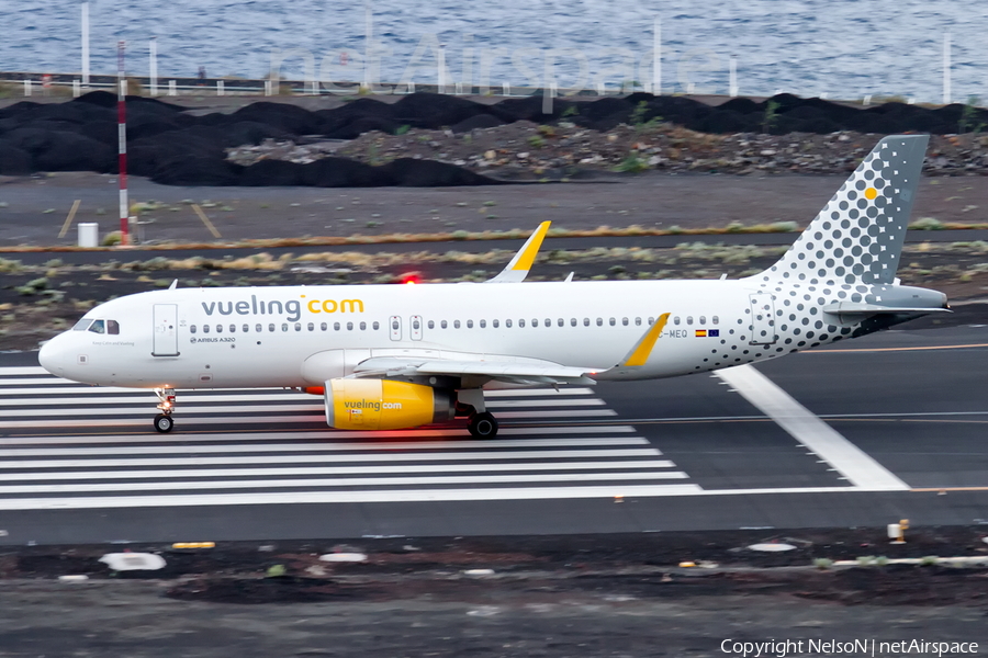 Vueling Airbus A320-232 (EC-MEQ) | Photo 527001
