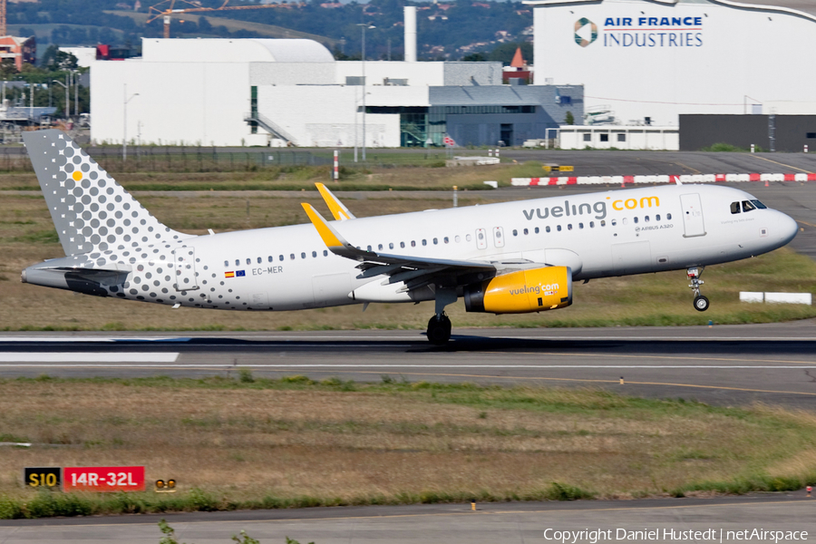 Vueling Airbus A320-232 (EC-MER) | Photo 498192
