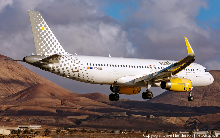 Vueling Airbus A320-214 (EC-MES) | Photo 528354