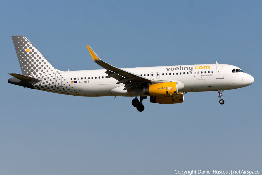 Vueling Airbus A320-214 (EC-MES) | Photo 491816