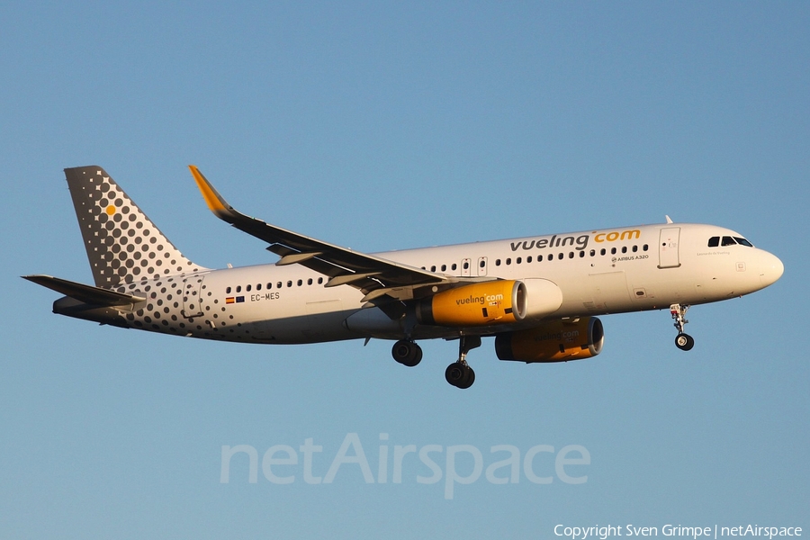 Vueling Airbus A320-214 (EC-MES) | Photo 106141