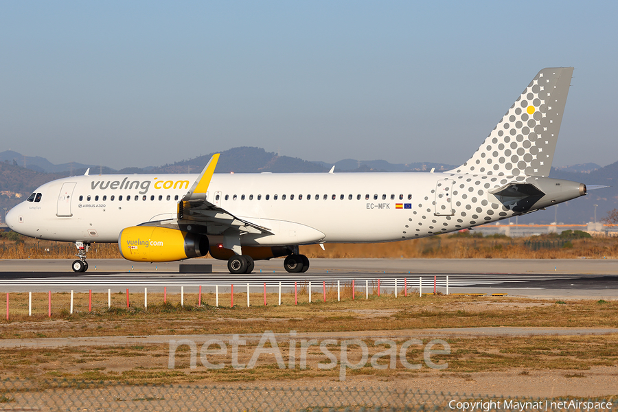Vueling Airbus A320-232 (EC-MFK) | Photo 377726