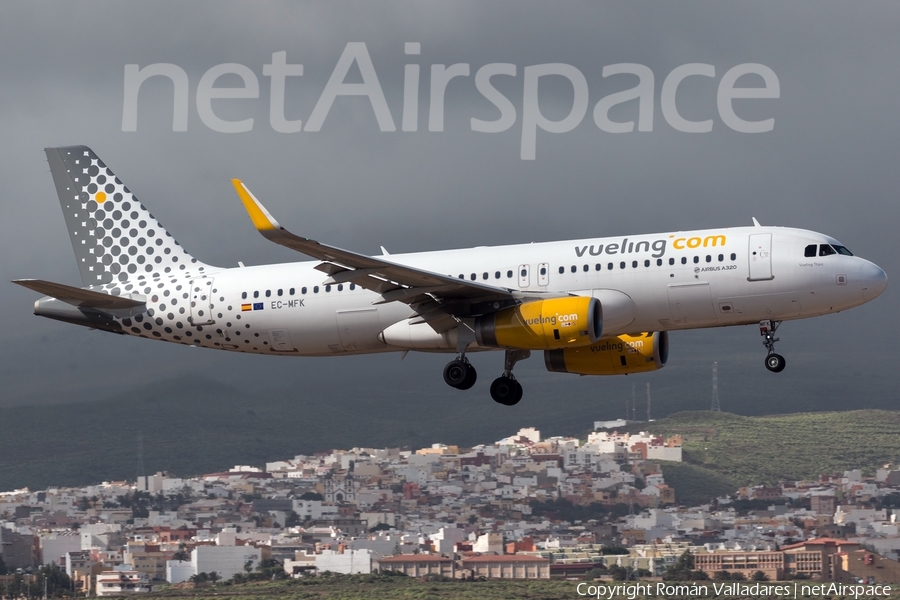 Vueling Airbus A320-232 (EC-MFK) | Photo 337663