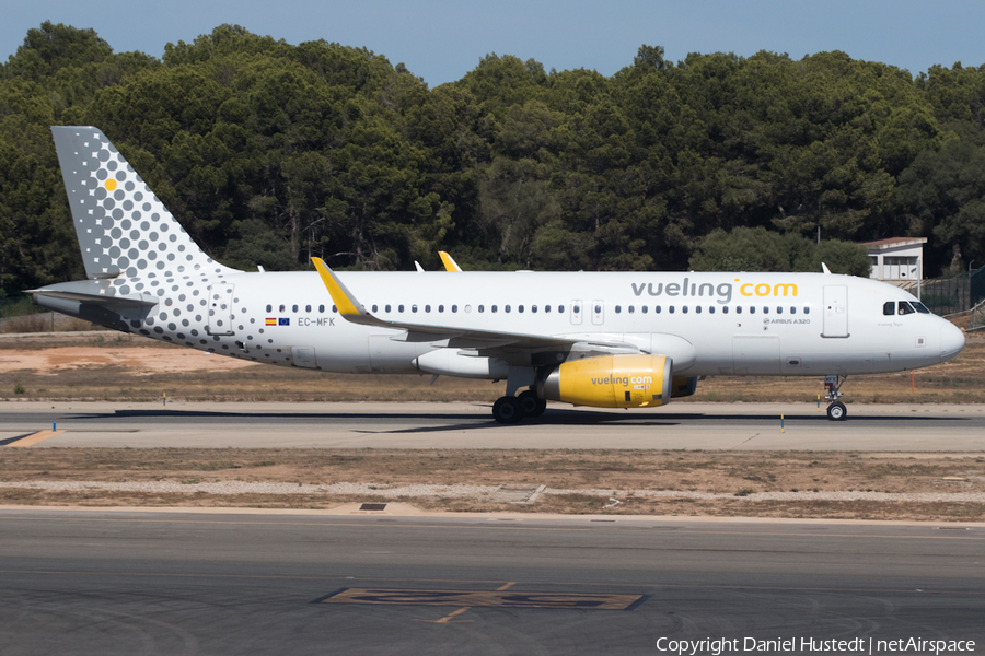 Vueling Airbus A320-232 (EC-MFK) | Photo 535583