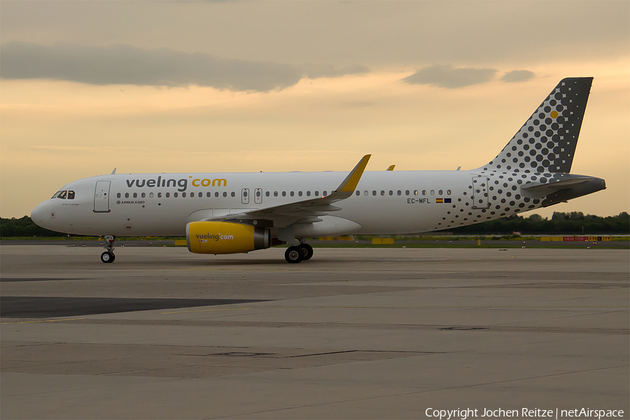 Vueling Airbus A320-232 (EC-MFL) | Photo 76143