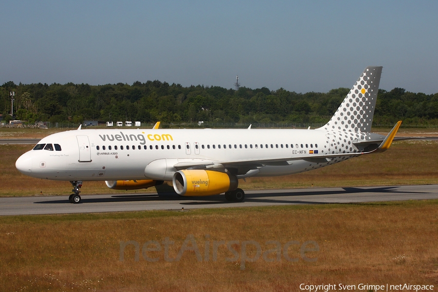 Vueling Airbus A320-232 (EC-MFN) | Photo 574516