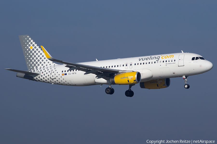 Vueling Airbus A320-232 (EC-MFN) | Photo 129782