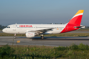 Iberia Airbus A319-111 (EC-MFO) at  Porto, Portugal