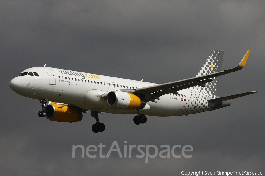 Vueling Airbus A320-232 (EC-MGE) | Photo 106285