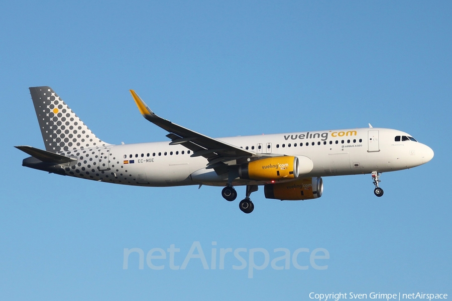 Vueling Airbus A320-232 (EC-MGE) | Photo 106422