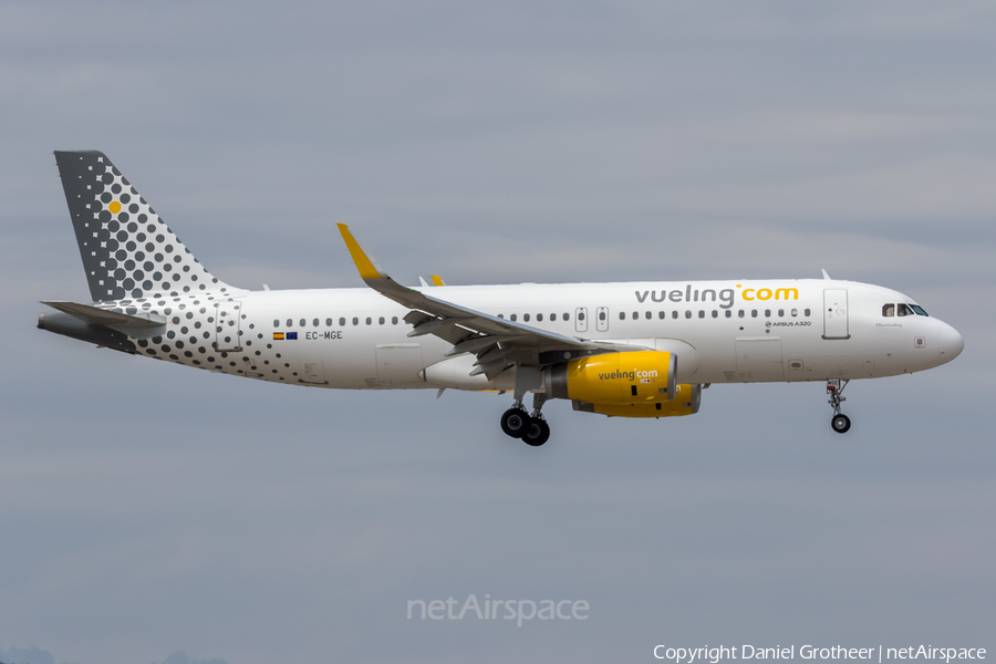 Vueling Airbus A320-232 (EC-MGE) | Photo 92712