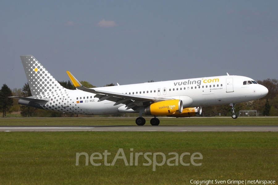 Vueling Airbus A320-232 (EC-MGE) | Photo 107733