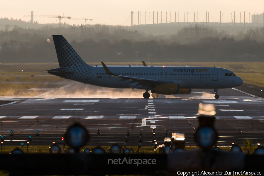 Vueling Airbus A320-232 (EC-MGE) | Photo 204140