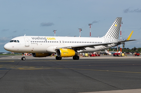 Vueling Airbus A320-232 (EC-MGE) at  Hamburg - Fuhlsbuettel (Helmut Schmidt), Germany