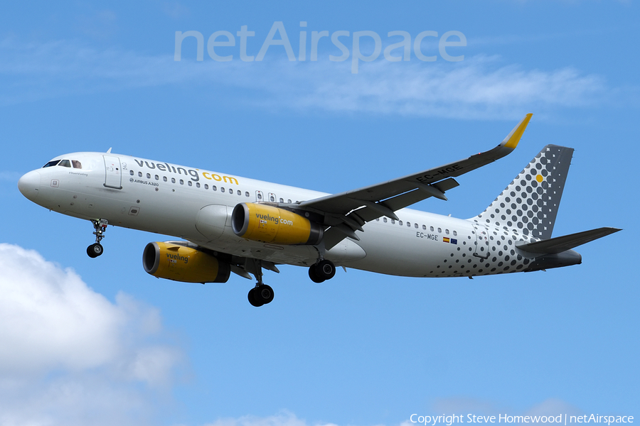 Vueling Airbus A320-232 (EC-MGE) | Photo 535309