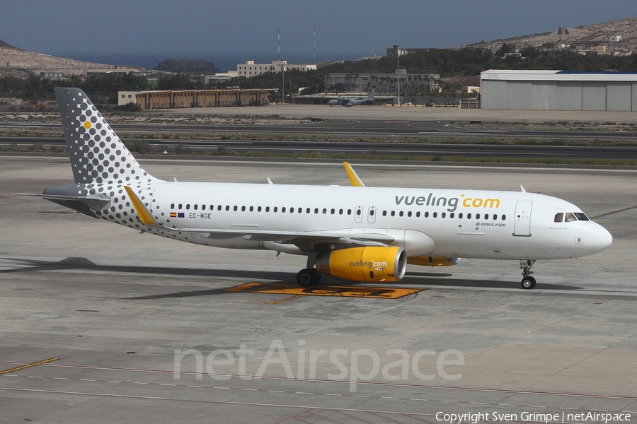 Vueling Airbus A320-232 (EC-MGE) | Photo 236318