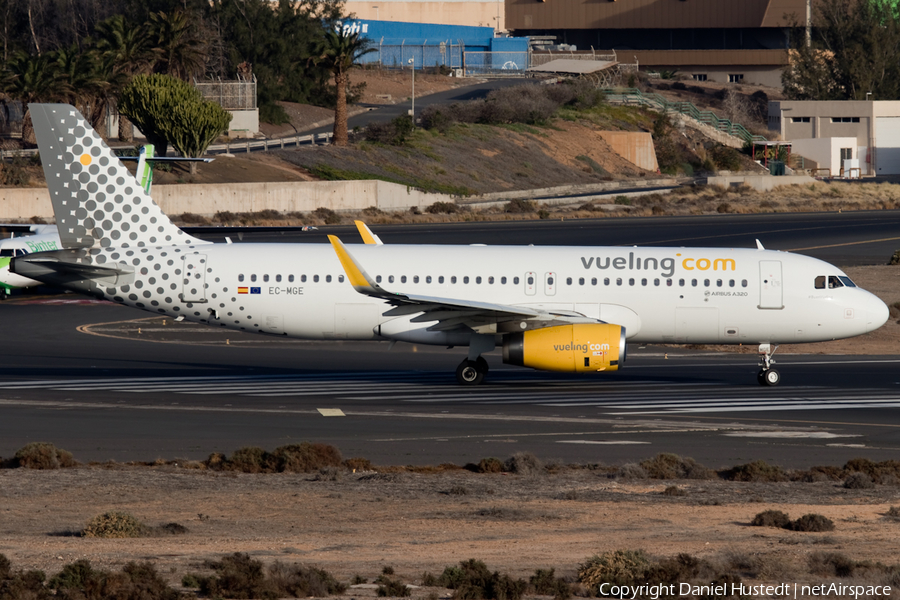 Vueling Airbus A320-232 (EC-MGE) | Photo 412887