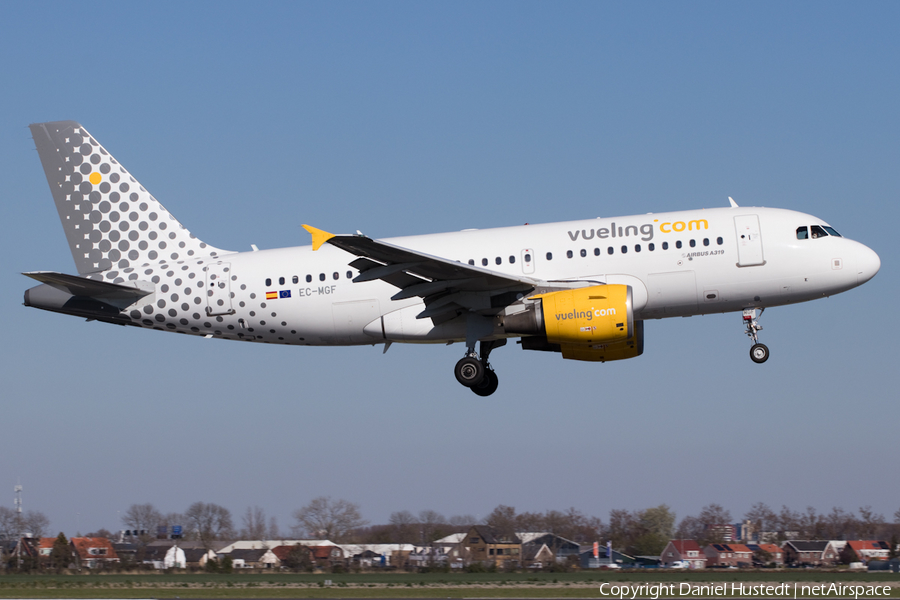 Vueling Airbus A319-112 (EC-MGF) | Photo 512420