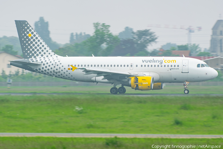 Vueling Airbus A319-112 (EC-MGF) | Photo 571931