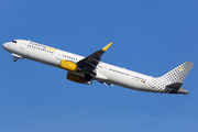 Vueling Airbus A321-231 (EC-MGZ) at  Barcelona - El Prat, Spain