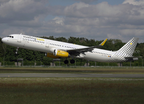 Vueling Airbus A321-231 (EC-MHA) at  Hamburg - Fuhlsbuettel (Helmut Schmidt), Germany